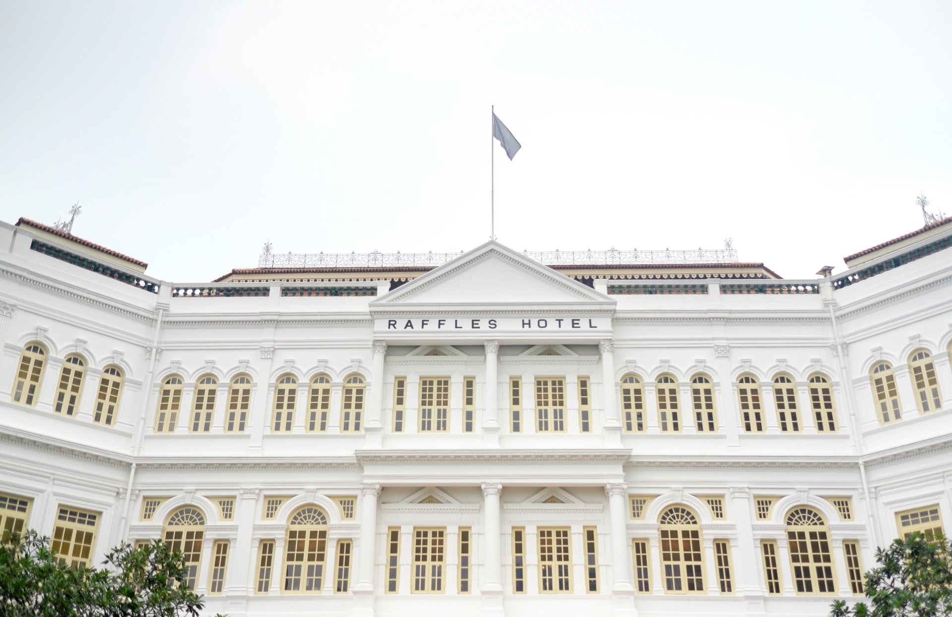 Raffles Hotel is one of the oldest buildings in Singapore