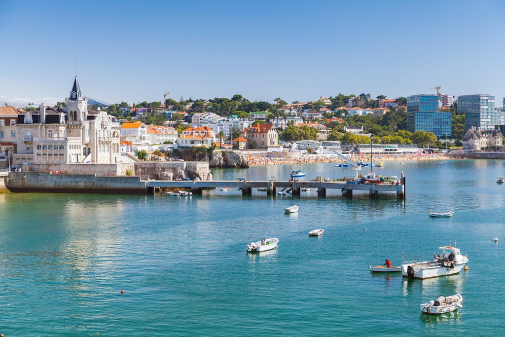 There are several amazing costal towns close to Lisbon for a day trip. 