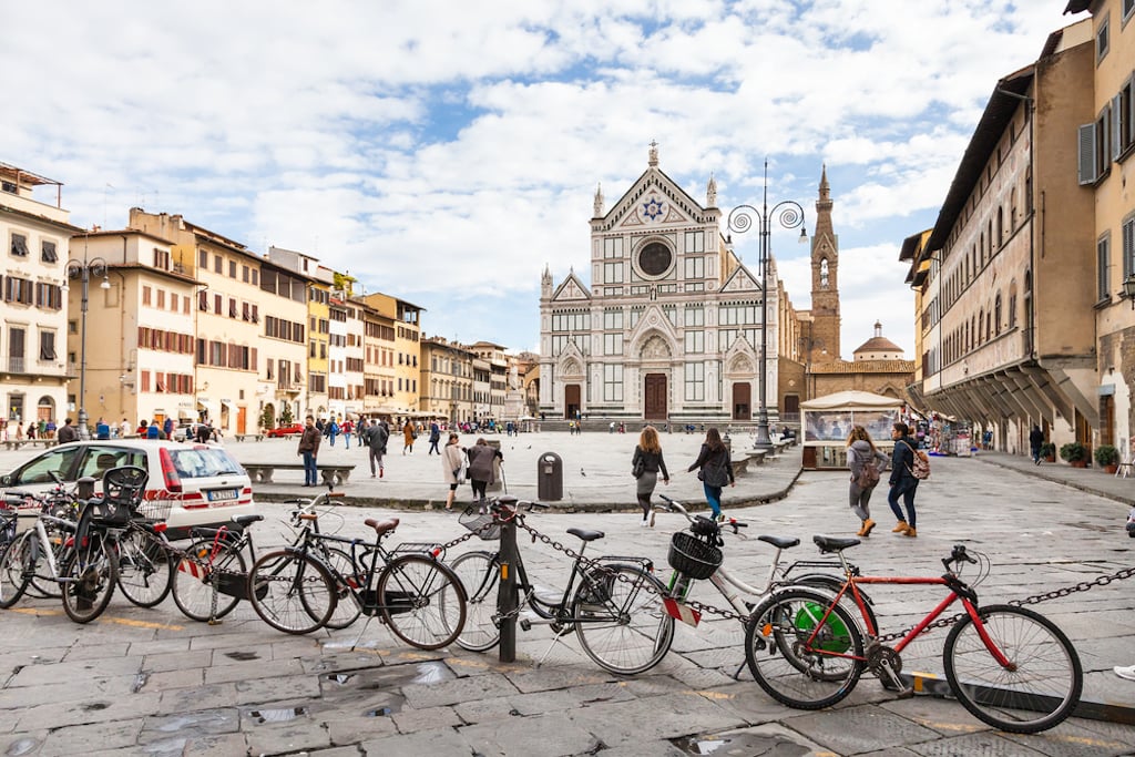 You can rent a bike to get to the Uffizi.