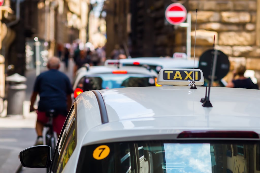 Taxis in Florence are also easy for getting to the Uffizi Gallery, but make sure to use an official one.