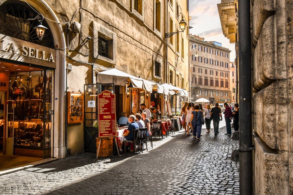 Check to see how to save money while planning your trip to Rome. 